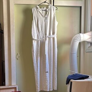 Elegant White Sleeveless Jumpsuit